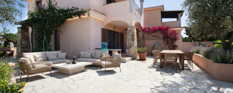 Apartment with private garden near the beach