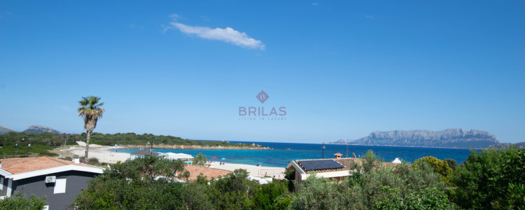 Villa Fronte Mare a Pittulongu (Olbia) - Ottima Posizione con Potenziale di Ristrutturazione
