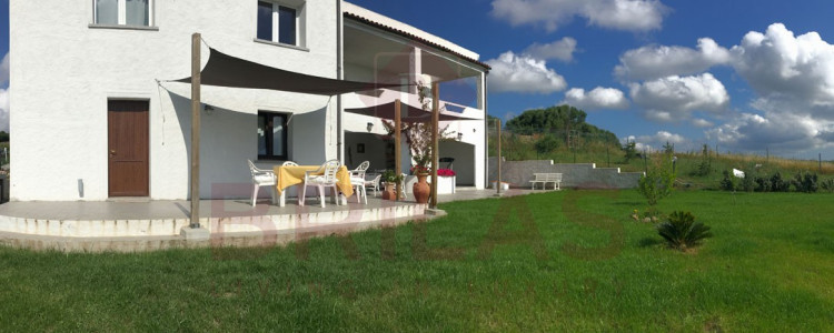 Gallura: a villa immersed in an oasis of peace with B&B potential.