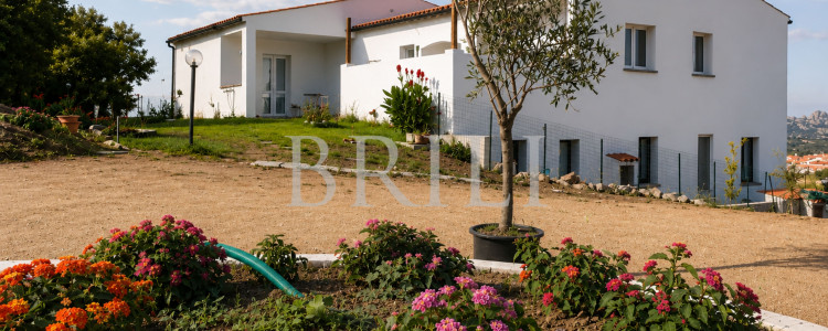 Gallura: villa immersa in un oasi di pace con potenziale B&B