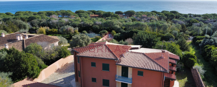Villa con ampio giardino a pochi passi dalla spiaggia