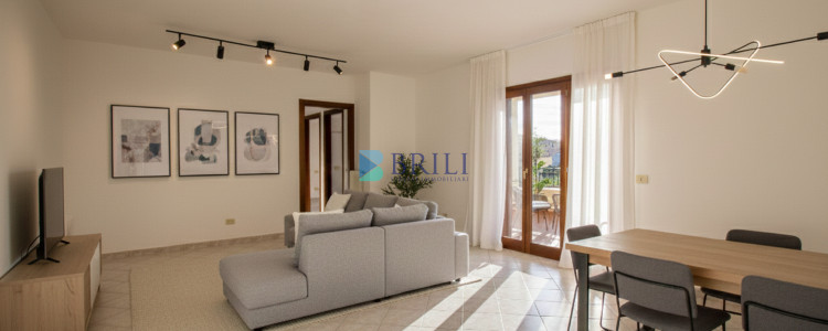 Olbia, Bright Two-Bedroom Apartment with 35 sqm Veranda