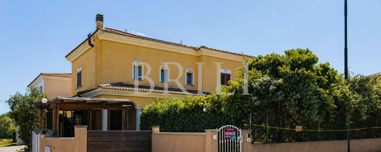 Villa bifamiliare con giardino