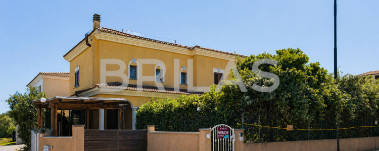 Villa bifamiliare con giardino