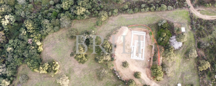Terreno per casa colonica con piscina